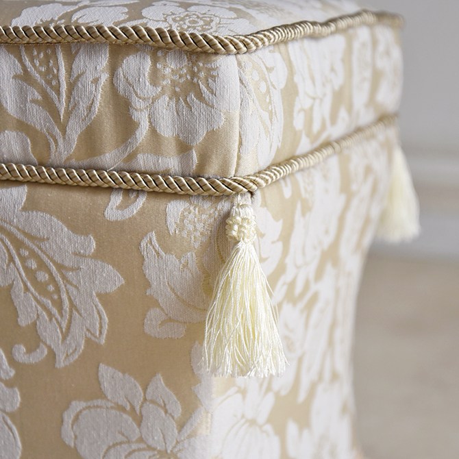 ヨーロピアン アンティーク調 タッセル付き スツール 画像6