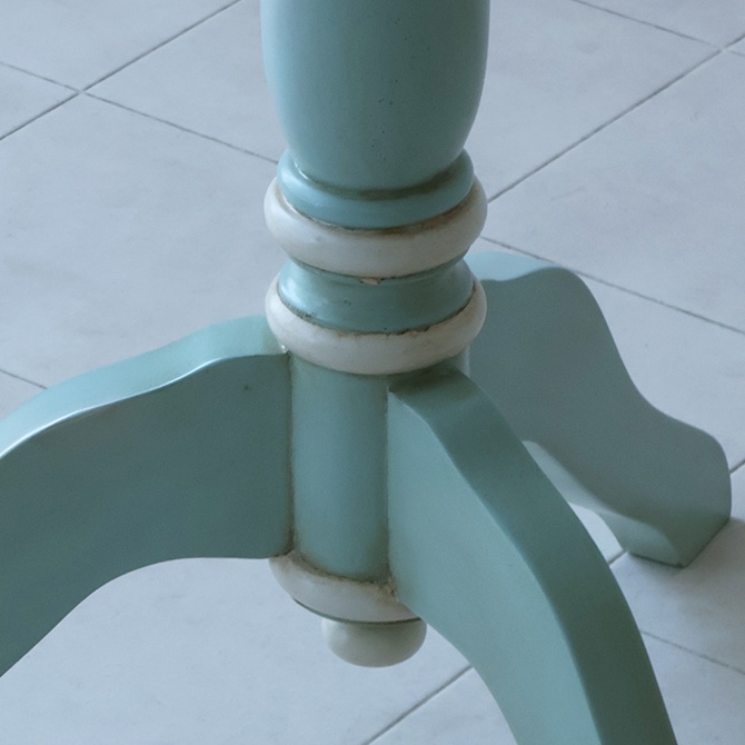 ブルーグリーンのラウンドカフェテーブル 直径65cm 画像9